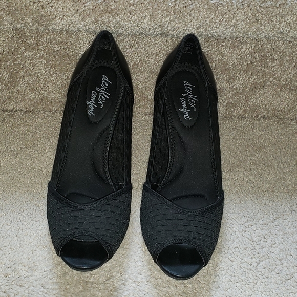 Womens Shoes - Picture 2 of 5